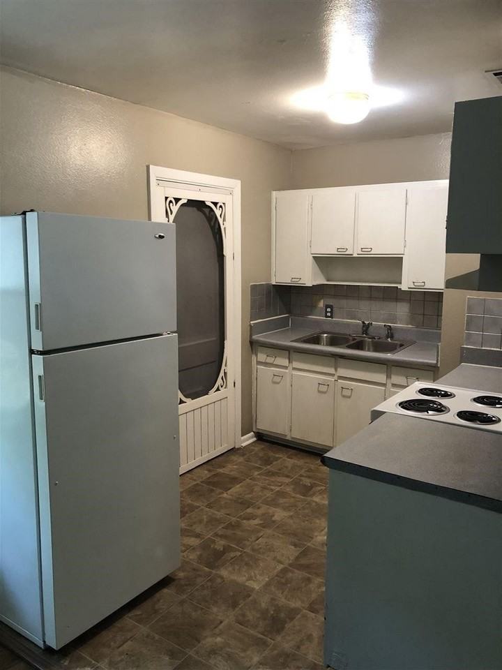 1811 Atkamire Dr - Photo 2 of 12