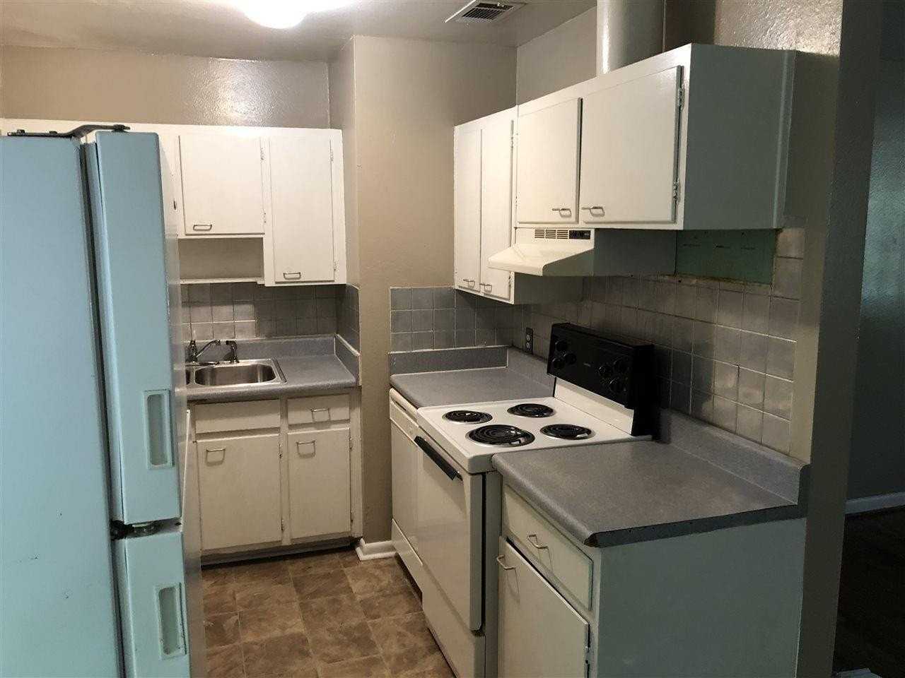 1811 Atkamire Dr - Photo 3 of 12