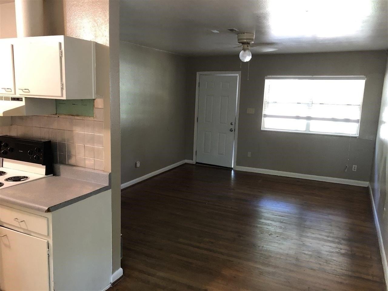 1811 Atkamire Dr - Photo 4 of 12