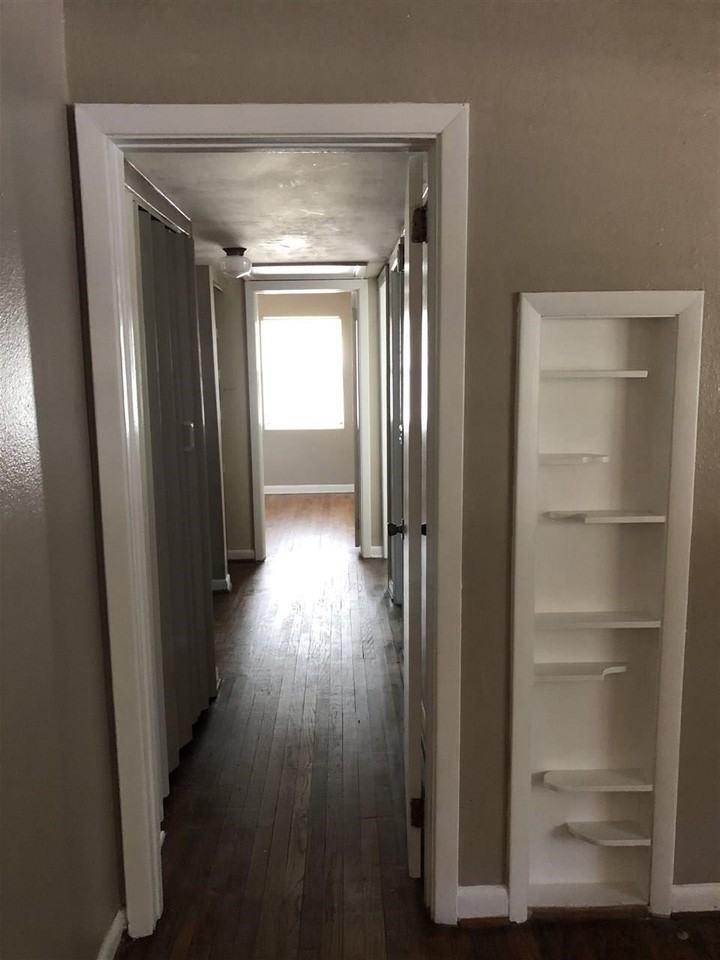 1811 Atkamire Dr - Photo 5 of 12