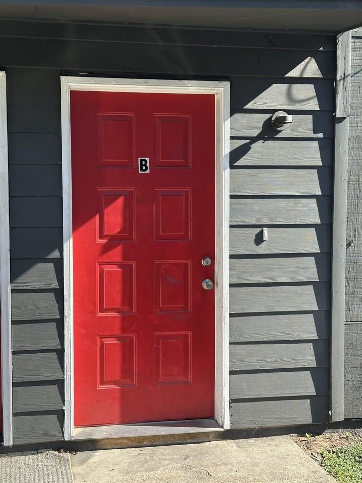 3280 Nekoma Ln #B - Photo 2 of 10