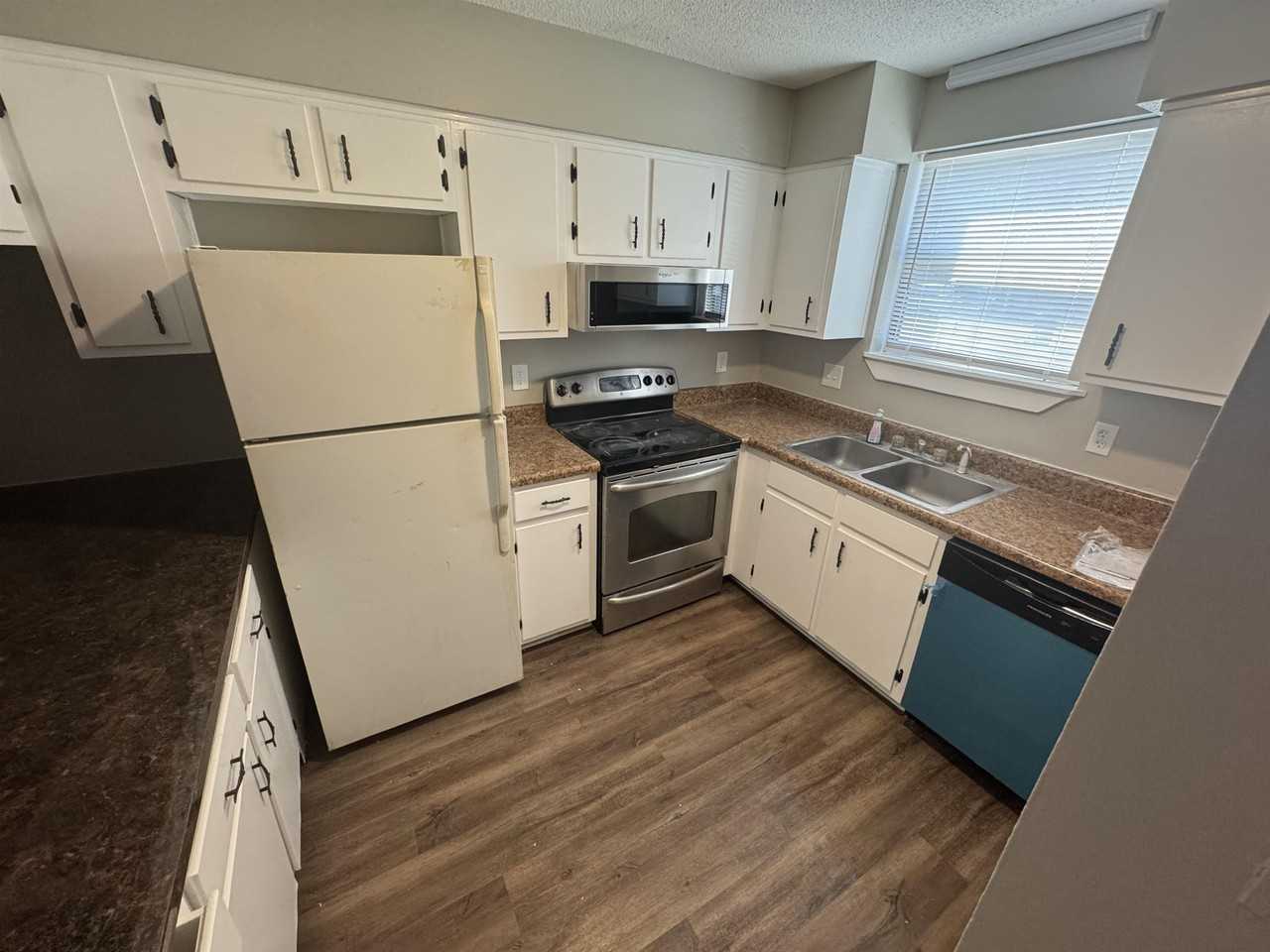 3280 Nekoma Ln #B - Photo 3 of 10