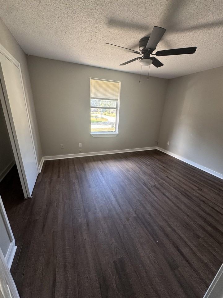 3280 Nekoma Ln #B - Photo 7 of 10