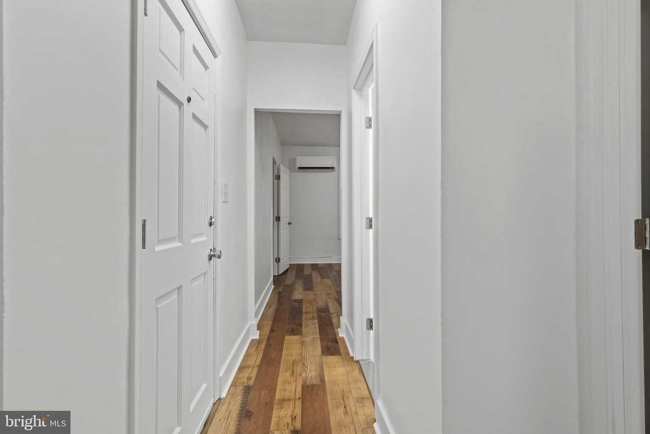 1512 Isherwood St Ne #4 - Photo 2 of 20