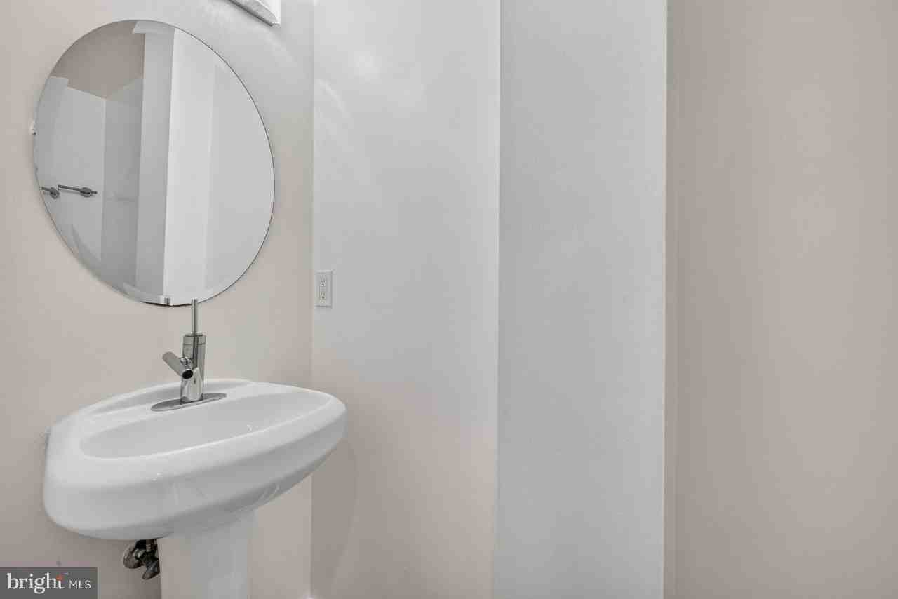 1013 V St Nw #2 - Photo 7 of 35
