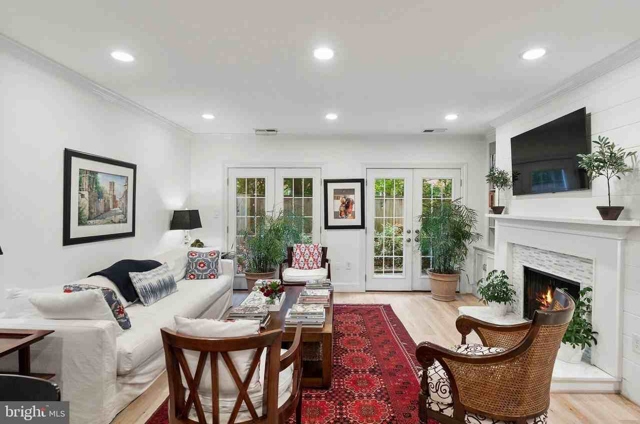 3209 Sutton Pl Nw #C - Photo 5 of 40