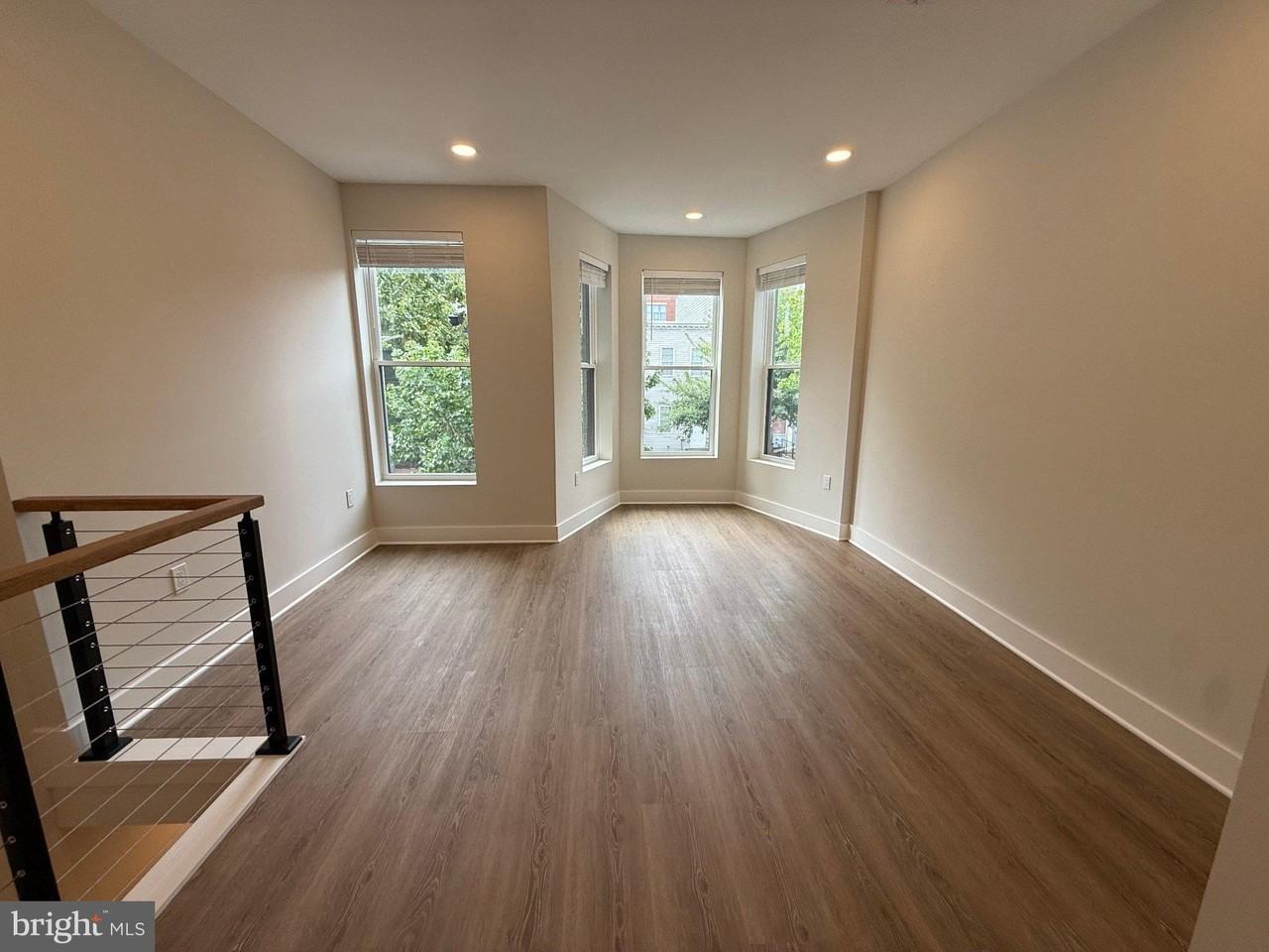 821 4th St Ne #B - Photo 6 of 32