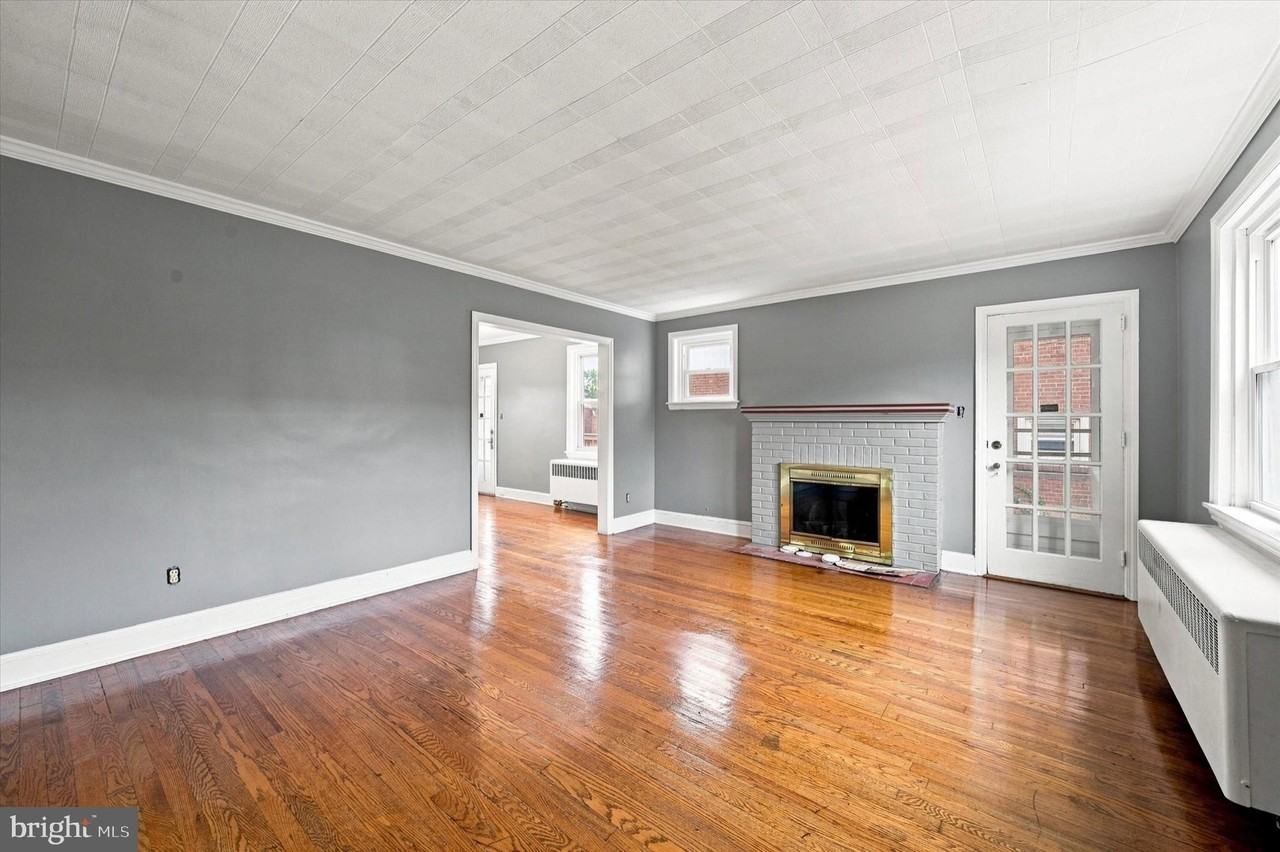 309 W 38th St - Photo 2 of 17
