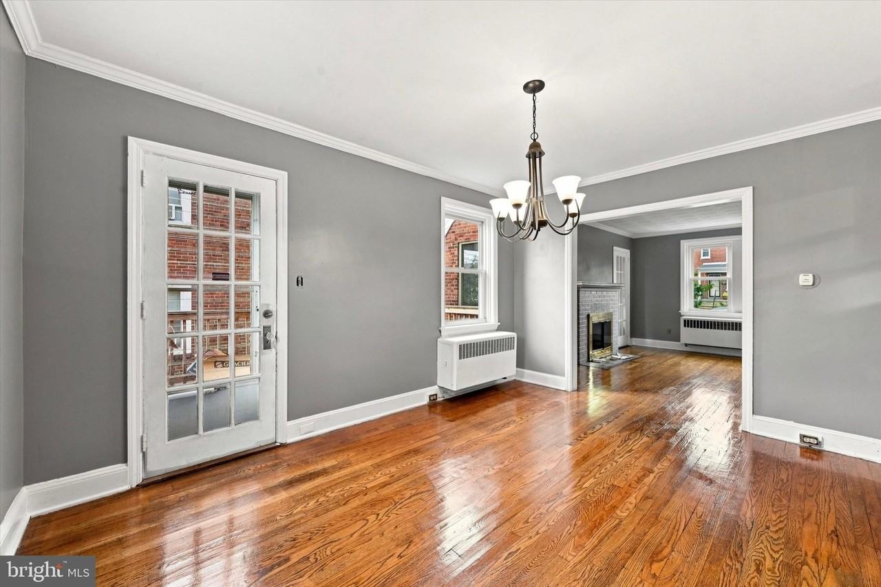 309 W 38th St - Photo 4 of 17
