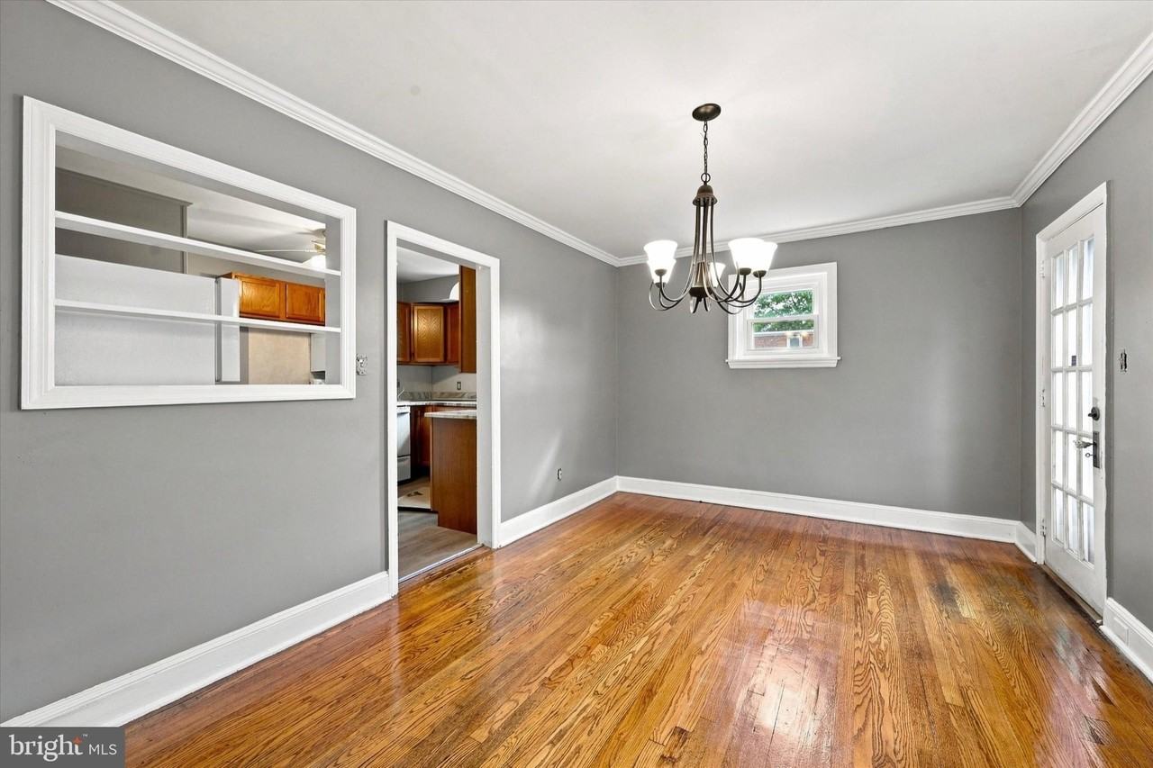 309 W 38th St - Photo 5 of 17