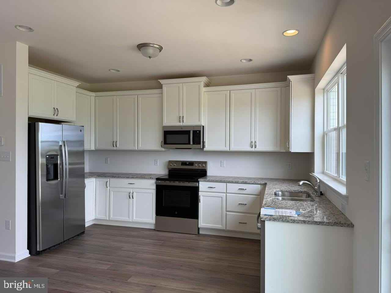 738 Rosler Way - Photo 3 of 17