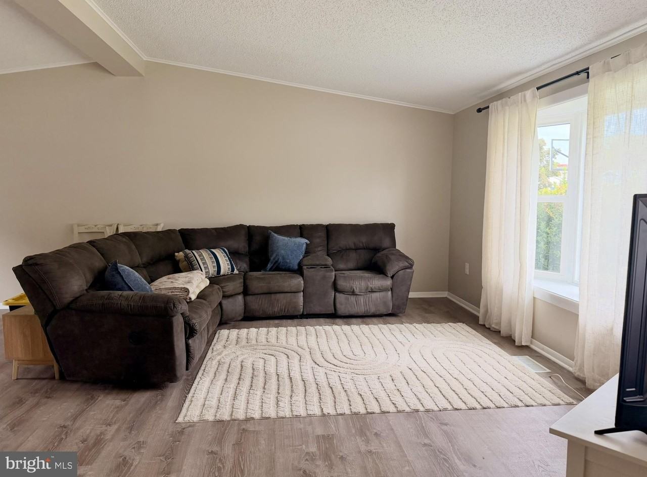 45 Bryan Dr - Photo 2 of 12