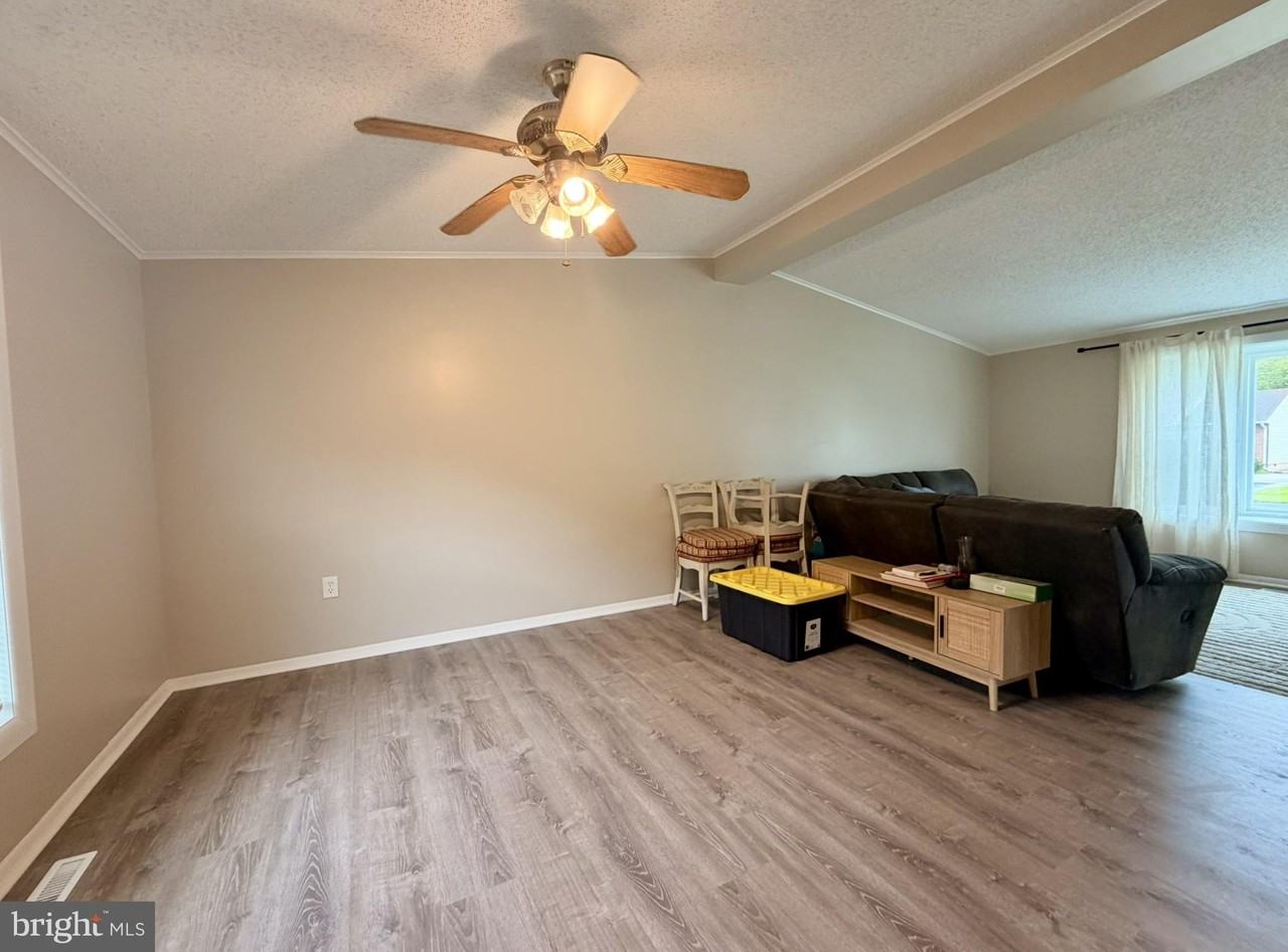 45 Bryan Dr - Photo 3 of 12