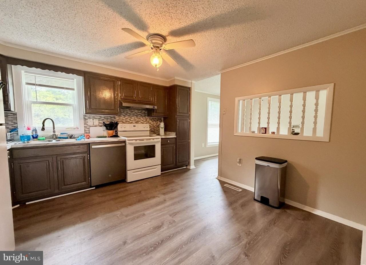45 Bryan Dr - Photo 5 of 12