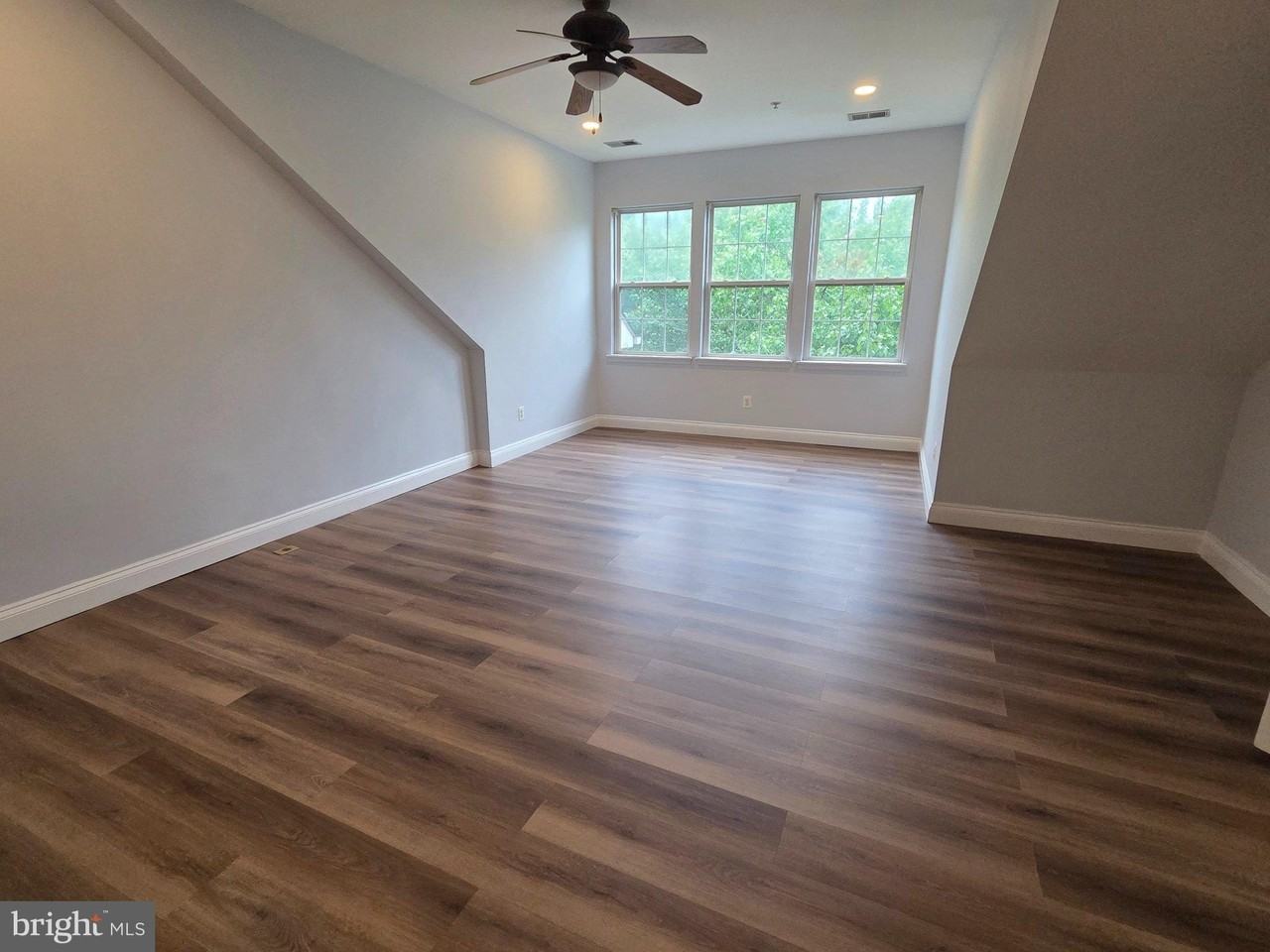 2749 Middle Neck Rd - Photo 4 of 12