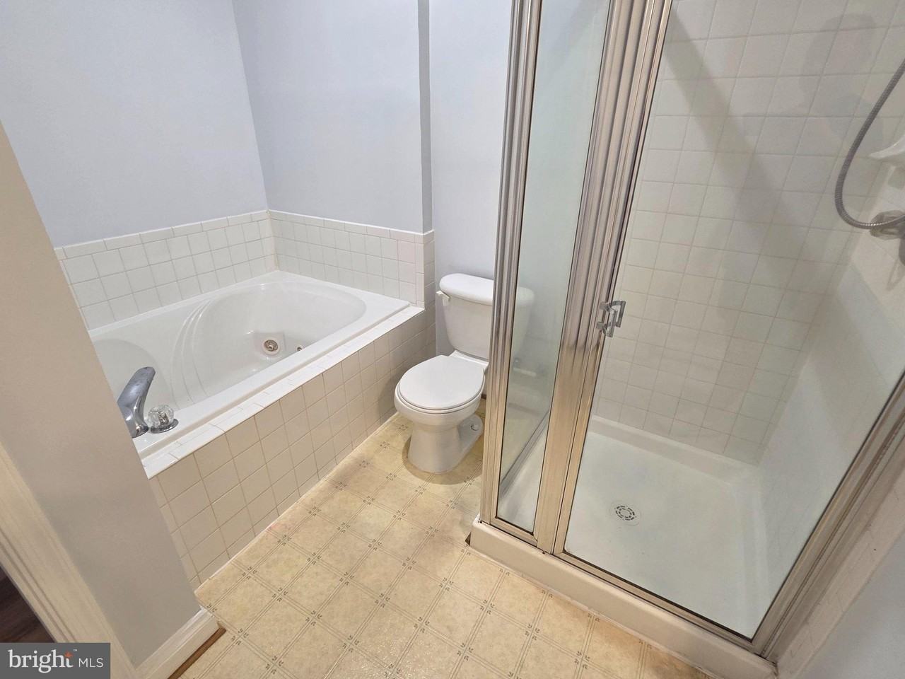 2749 Middle Neck Rd - Photo 5 of 12