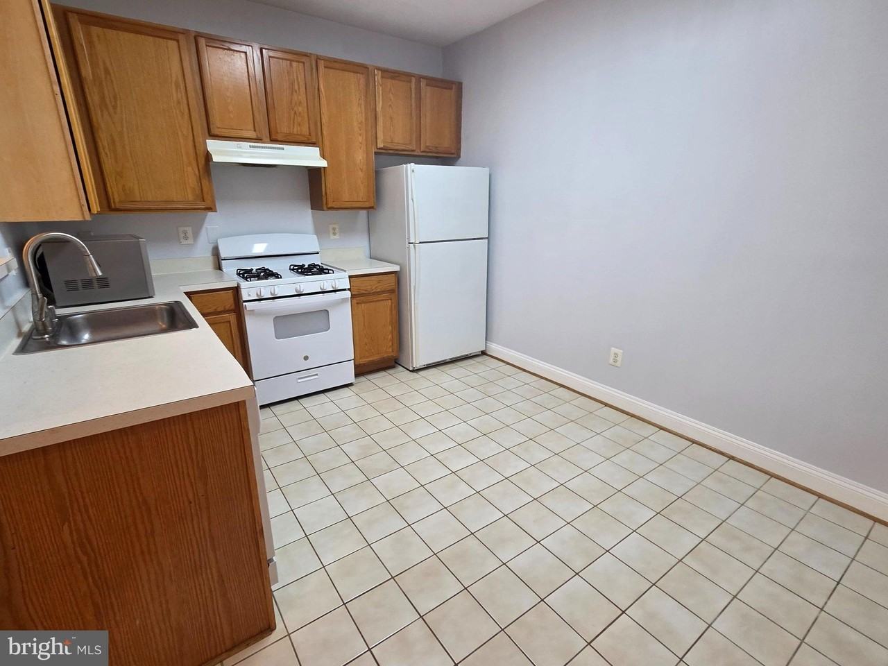 2749 Middle Neck Rd - Photo 6 of 12