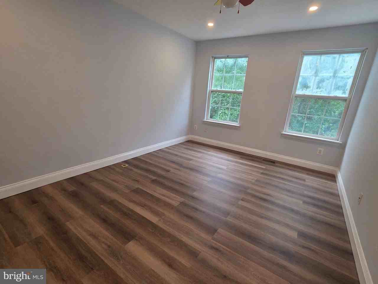 2749 Middle Neck Rd - Photo 7 of 12