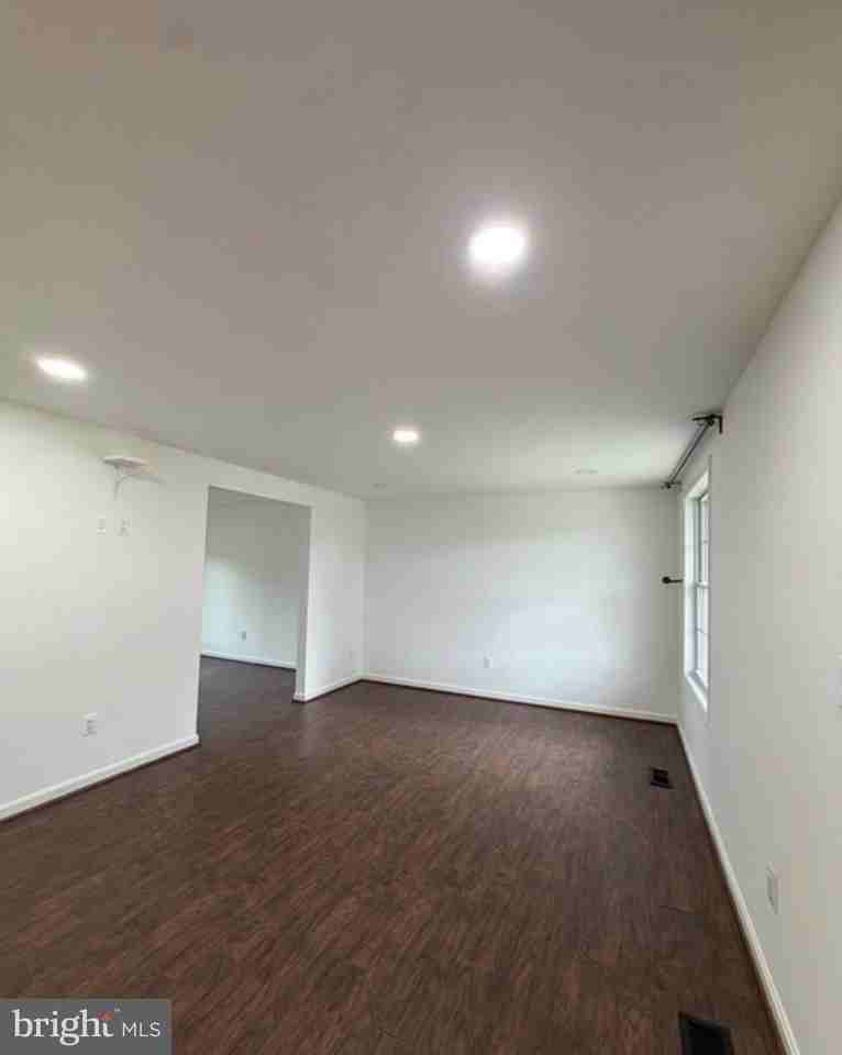 1358 Raleigh Dr - Photo 3 of 37