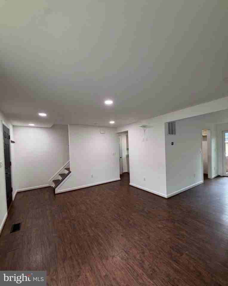 1358 Raleigh Dr - Photo 4 of 37