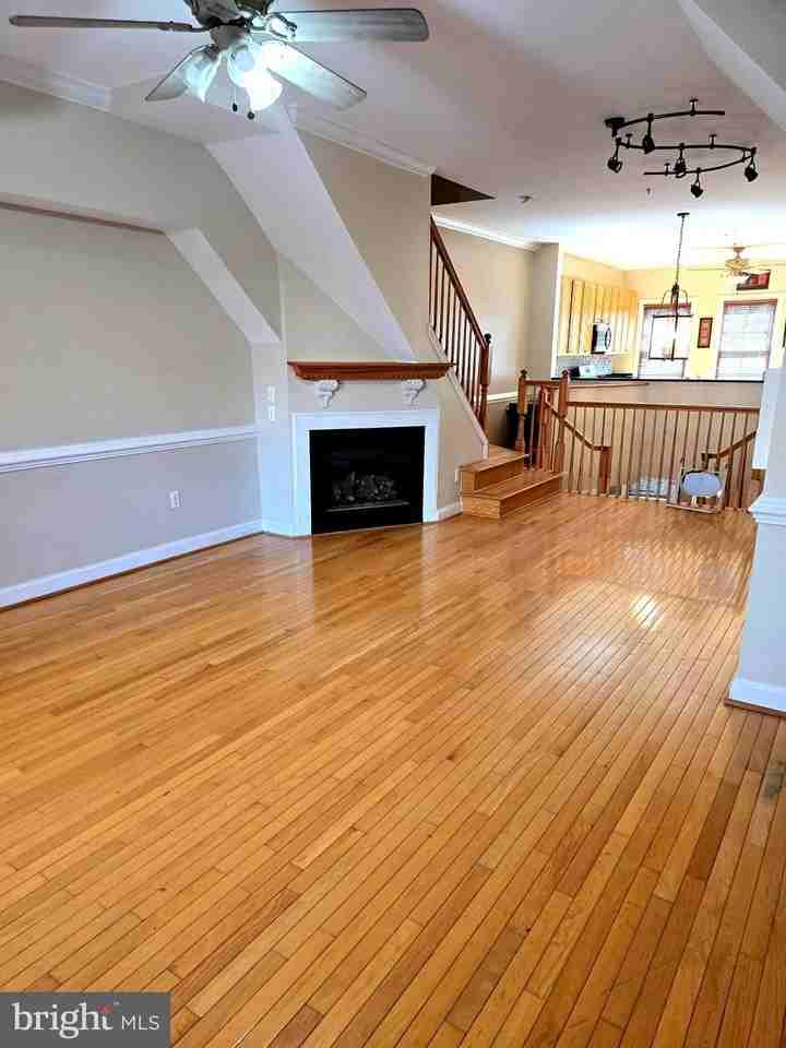 704 S Bond St - Photo 4 of 39