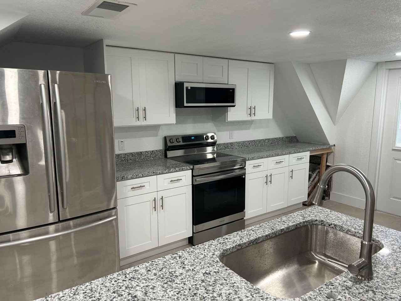 Eastover Cir - Photo 2 of 34