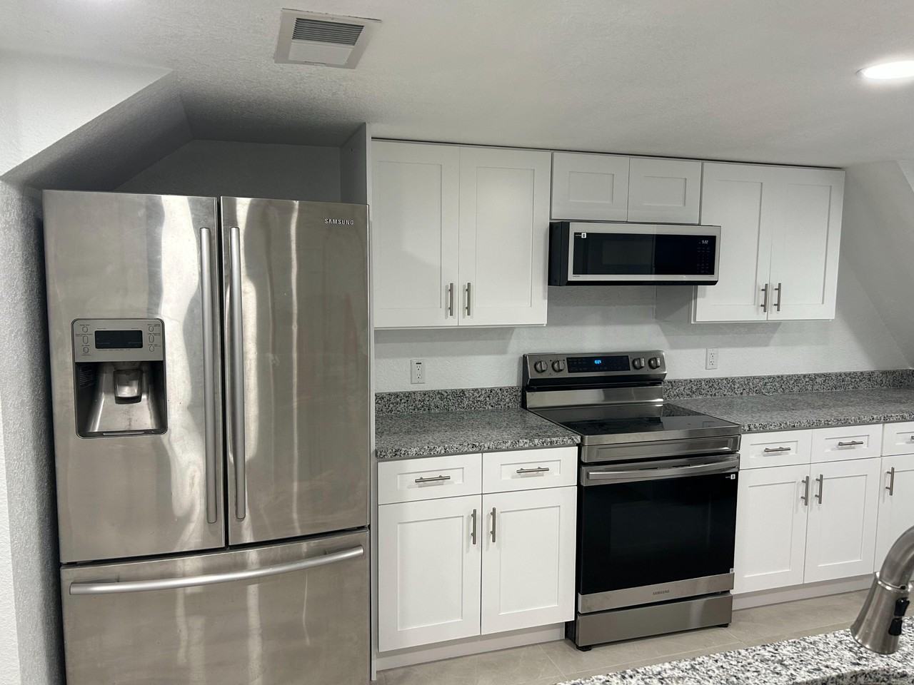 Eastover Cir - Photo 3 of 34