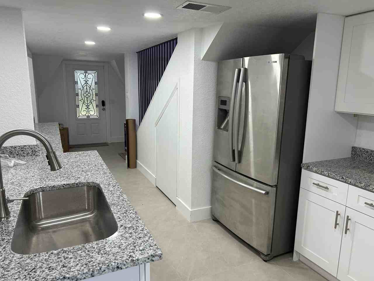 Eastover Cir - Photo 4 of 34
