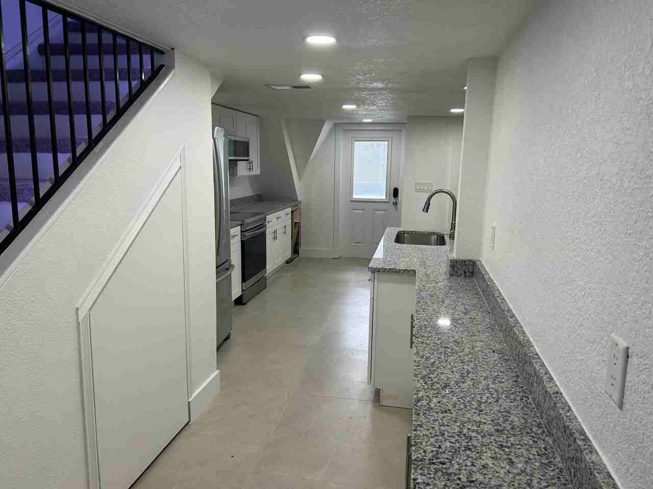 Eastover Cir - Photo 5 of 34