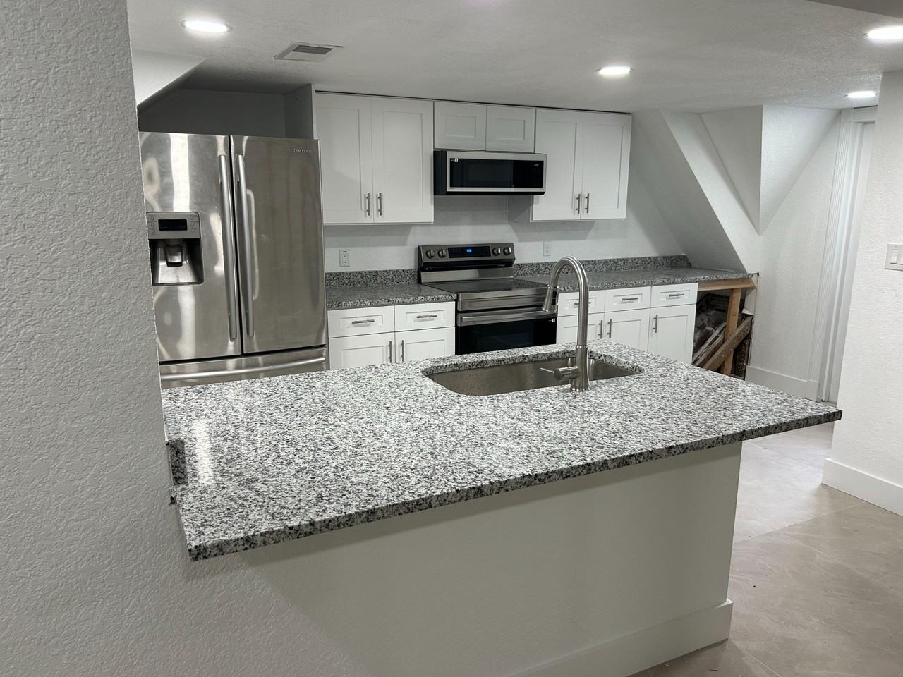 Eastover Cir - Photo 6 of 34