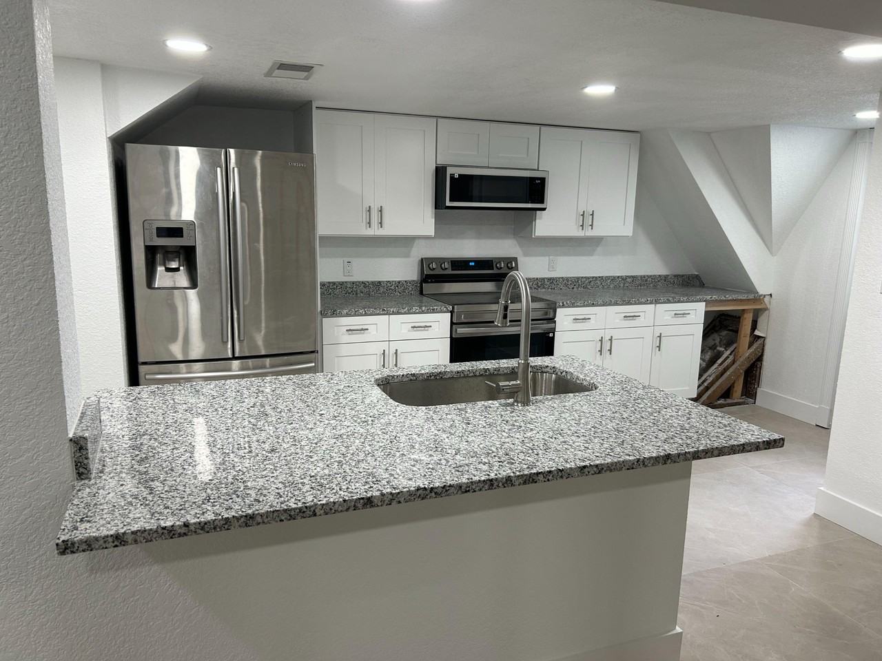 Eastover Cir - Photo 7 of 34