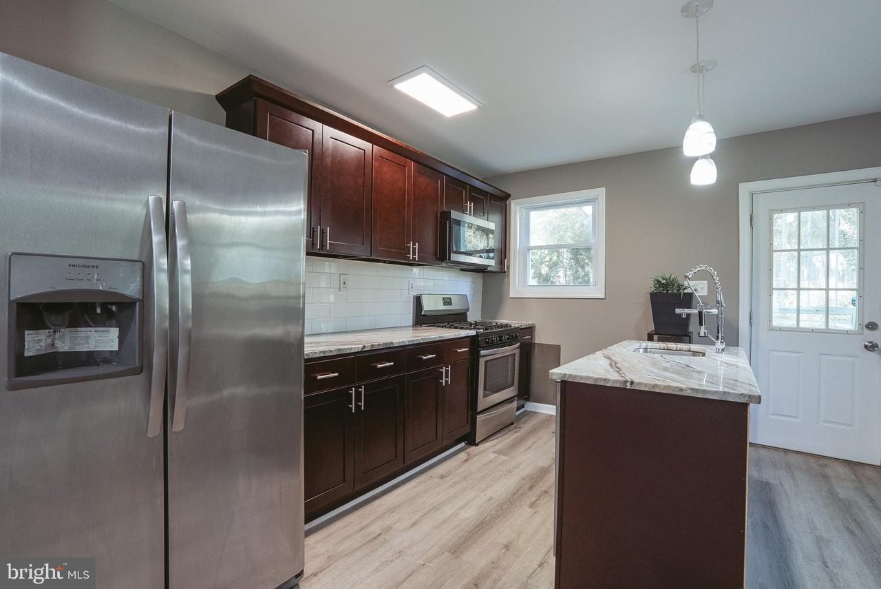 701 Saint Dunstans Rd - Photo 4 of 13