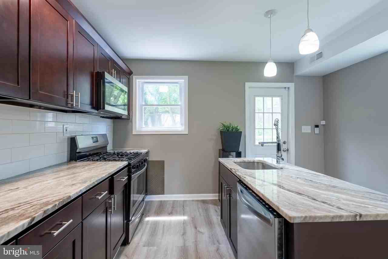 701 Saint Dunstans Rd - Photo 5 of 13