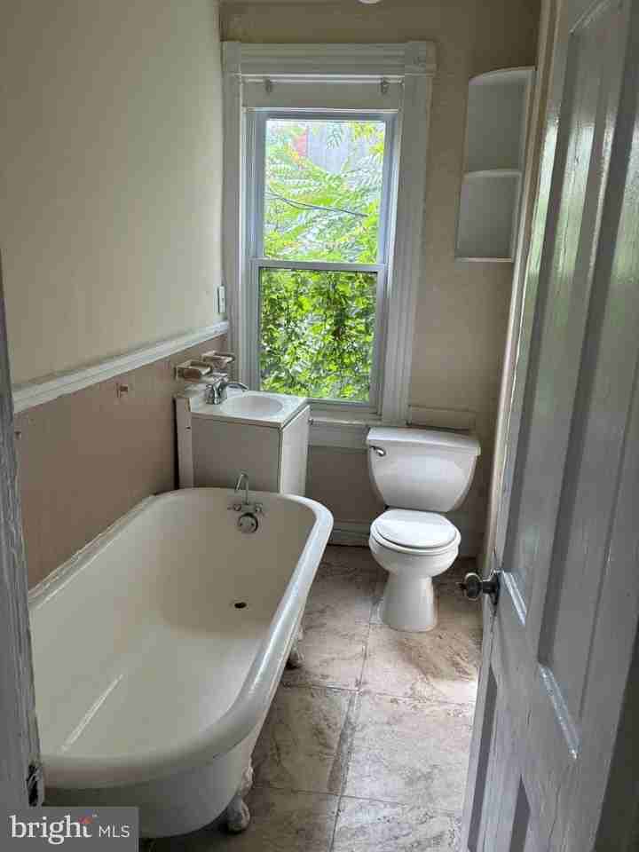 1815 Clifton Ave - Photo 4 of 7