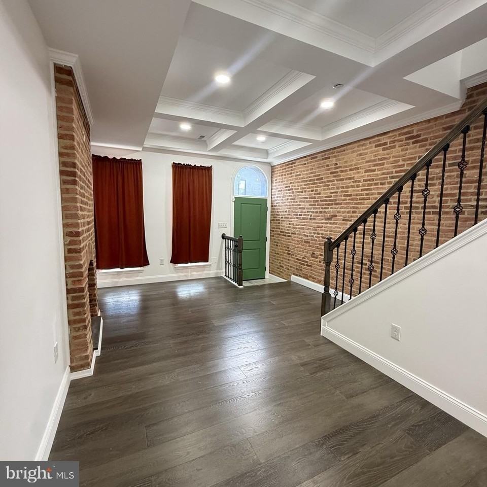 1432 E Lanvale St - Photo 3 of 37
