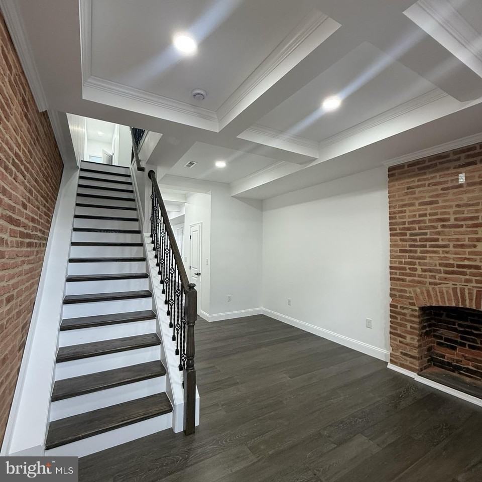 1432 E Lanvale St - Photo 5 of 37