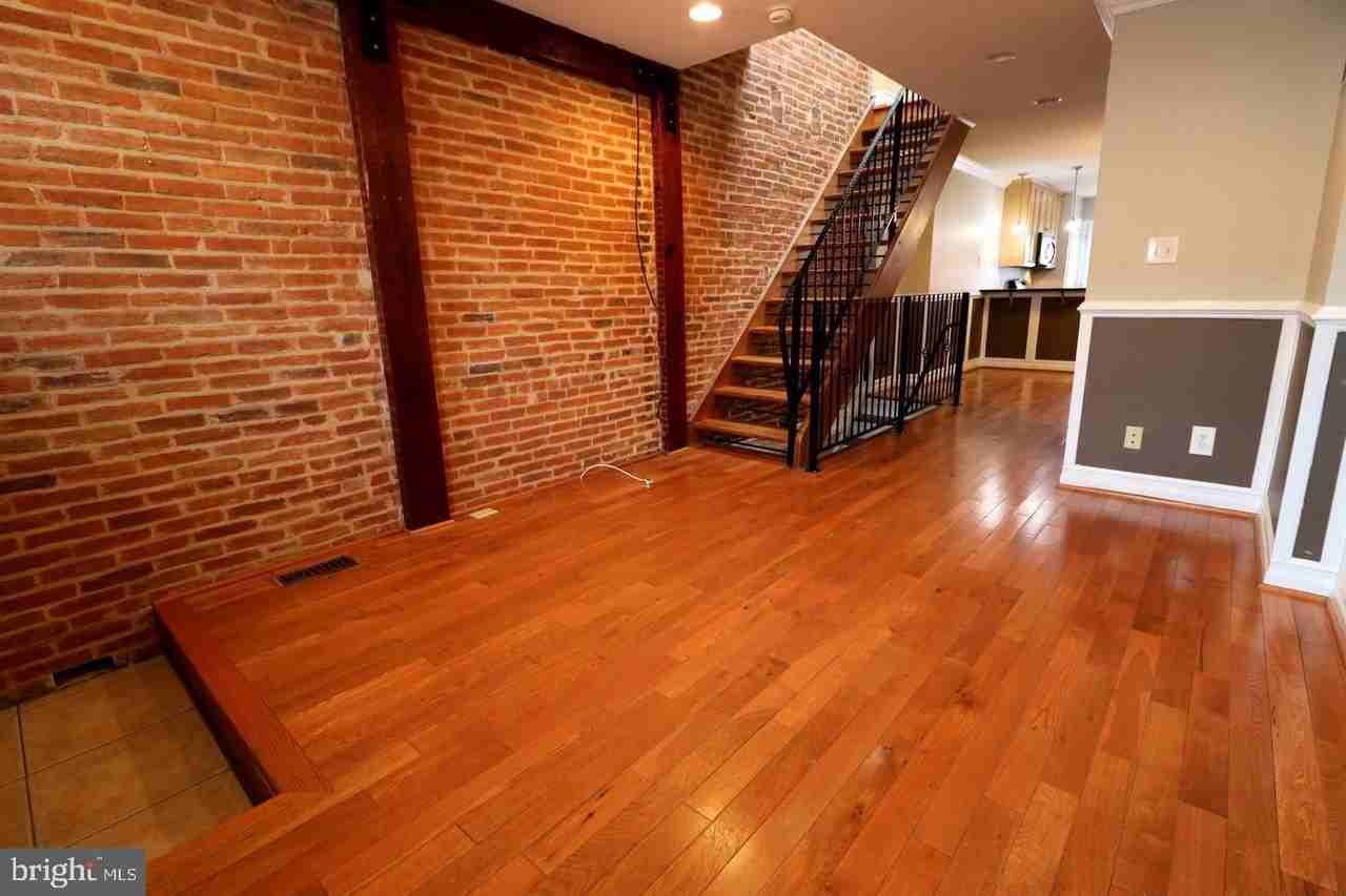 1605 Marshall St - Photo 5 of 26