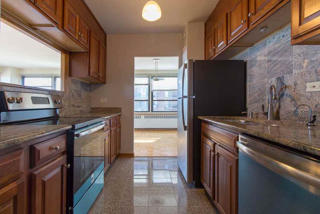 4180 N Marine Dr #1405 - Photo 2 of 20