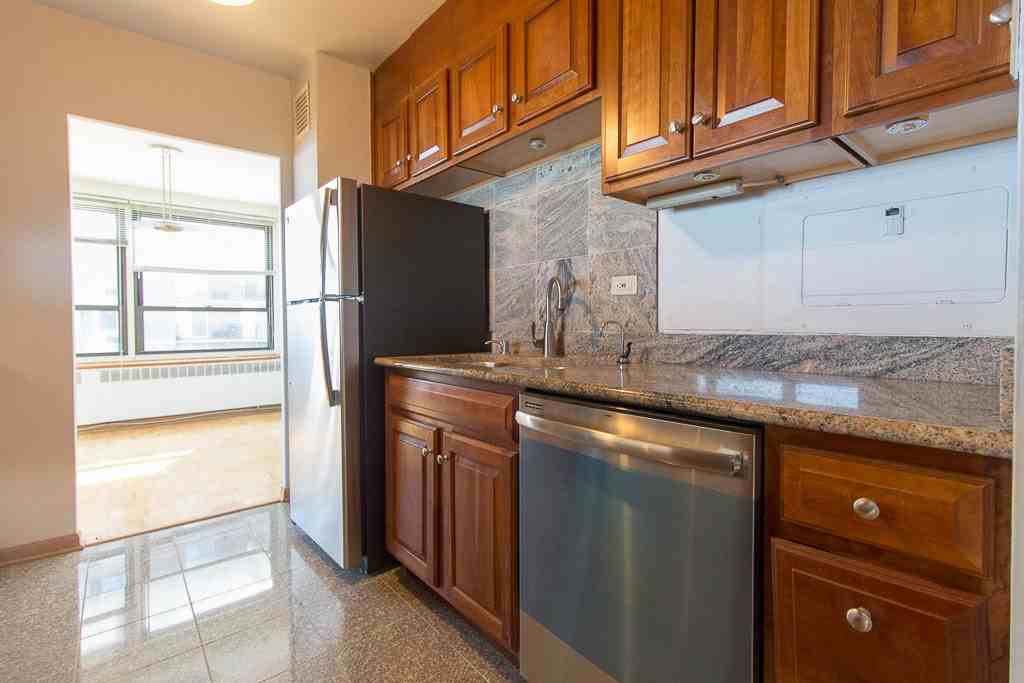 4180 N Marine Dr #1405 - Photo 3 of 20