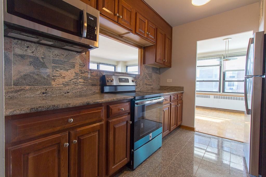 4180 N Marine Dr #1405 - Photo 4 of 20