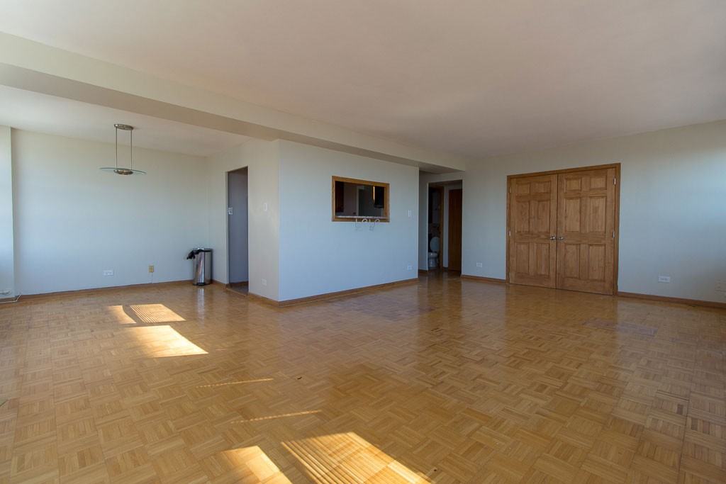 4180 N Marine Dr #1405 - Photo 7 of 20