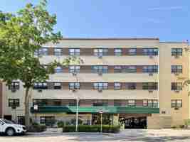 featured image of 530 W Surf St #206