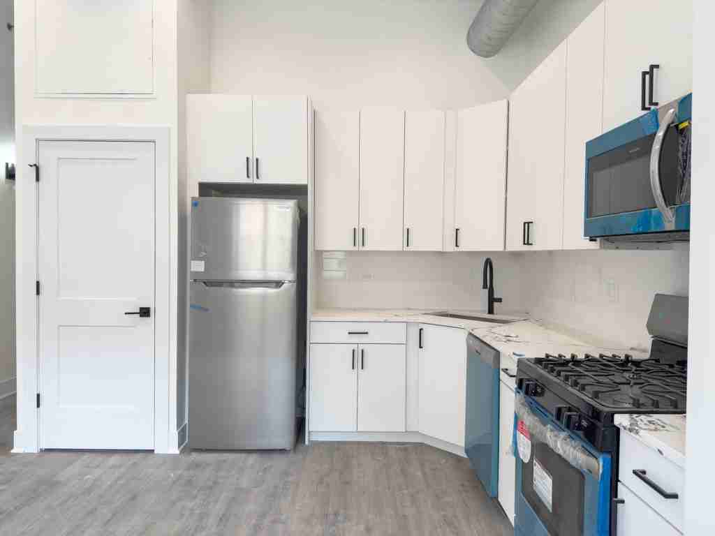 4731 N Western Ave #208 - Photo 5 of 15
