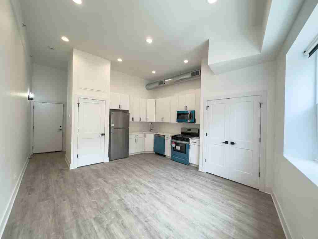 4731 N Western Ave #208 - Photo 6 of 15