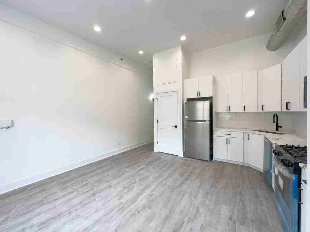4731 N Western Ave #208 - Photo 7 of 15
