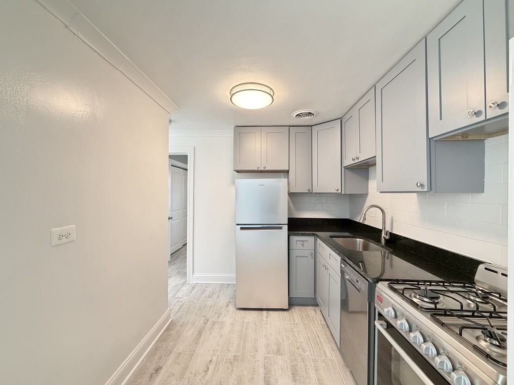 6731 N California Ave #GS - Photo 2 of 21