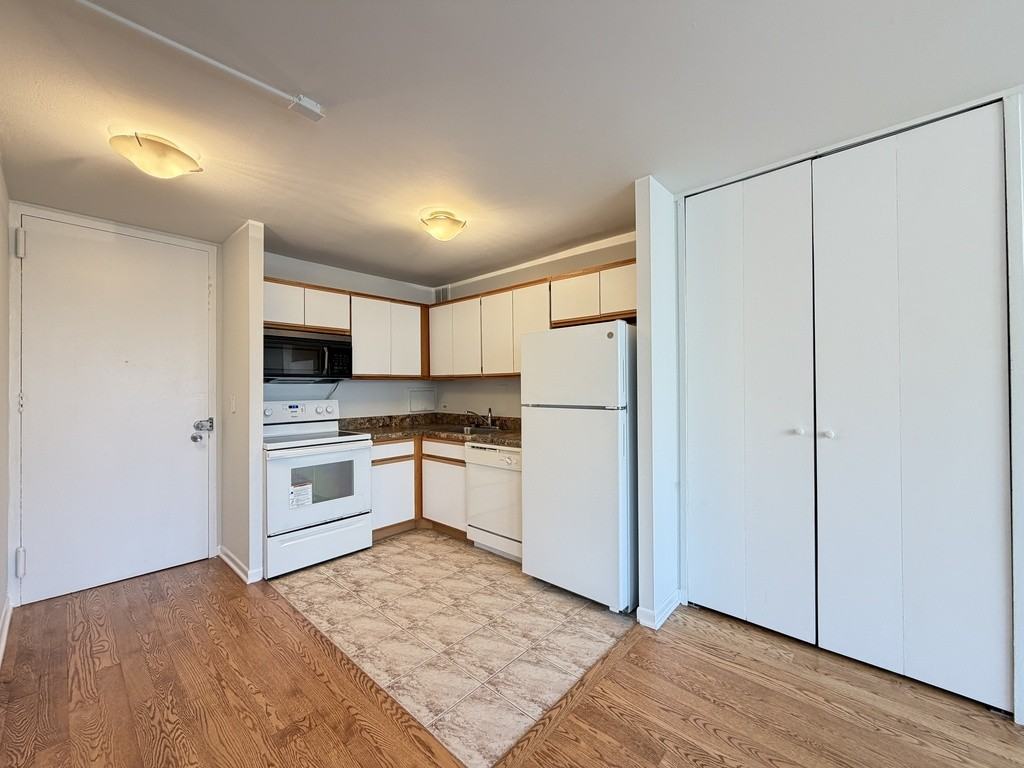 1344 N Dearborn St #12C - Photo 4 of 21