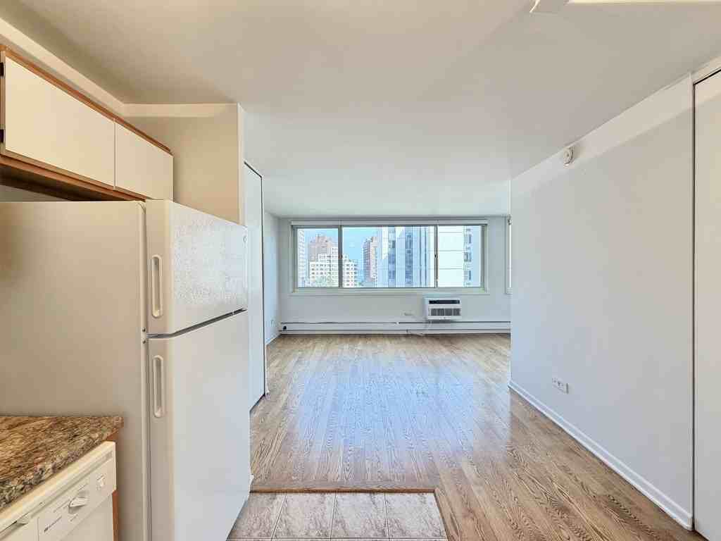 1344 N Dearborn St #12C - Photo 7 of 21