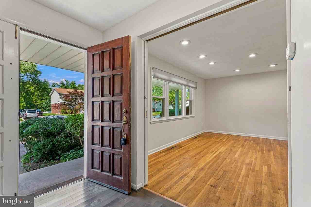 4631 Hawksbury Rd - Photo 2 of 39