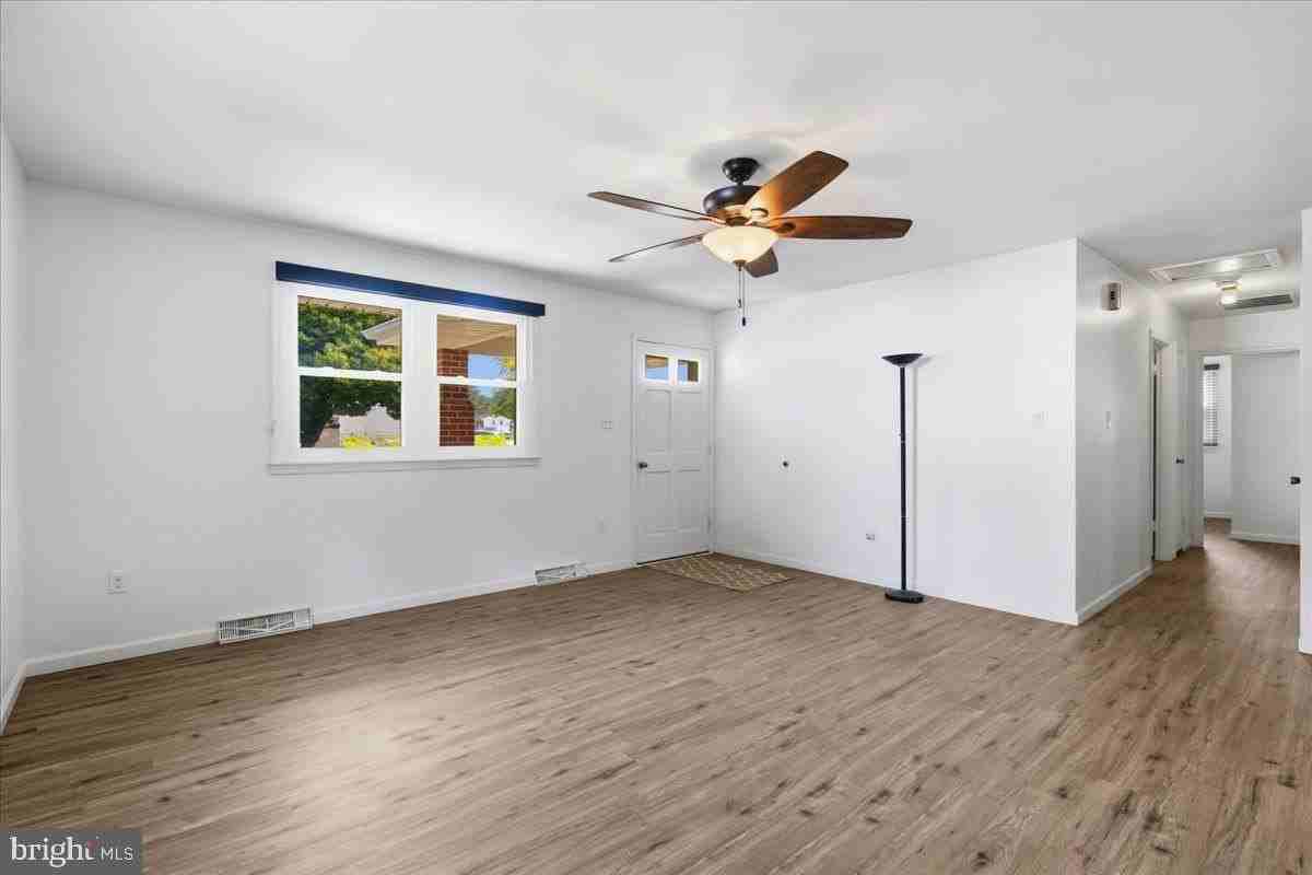 1447 Knight Ave - Photo 4 of 23